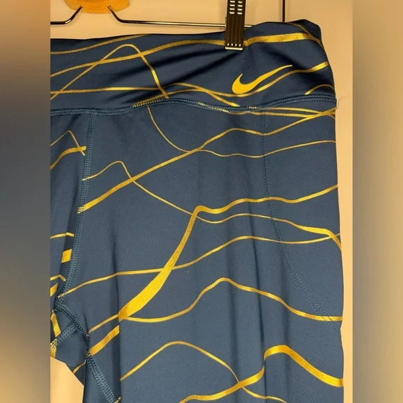 NWOT Nike Dri-FIT 7/8 leggings - Picture 2 of 7